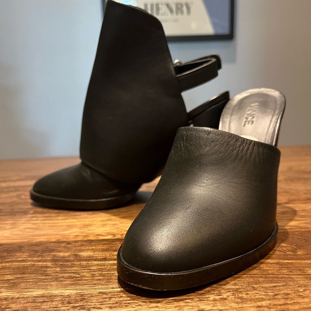 VINCE Jody Mule/bootie duo heel in black leather. Size 6